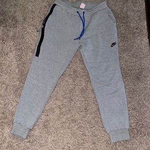 Men’s Gray Nike Jogger Sweatpants in size L